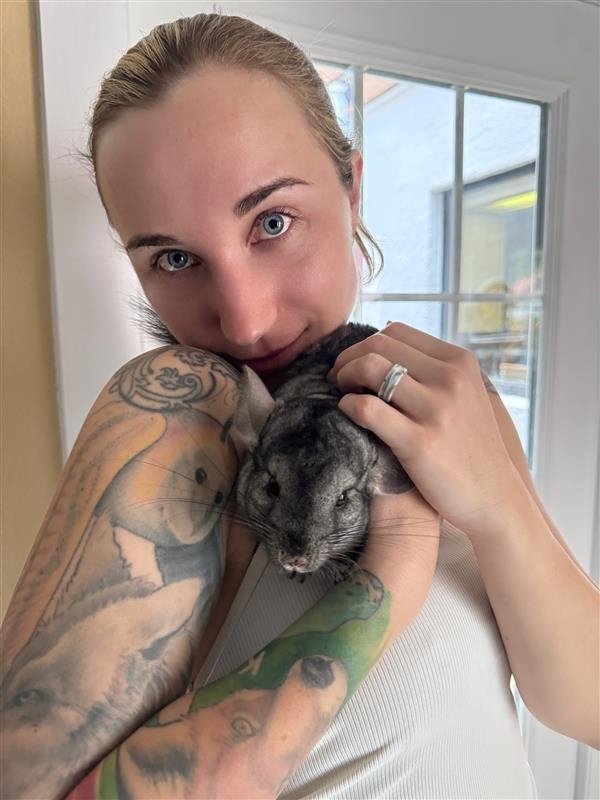 Ilona Letran with chinchilla 
